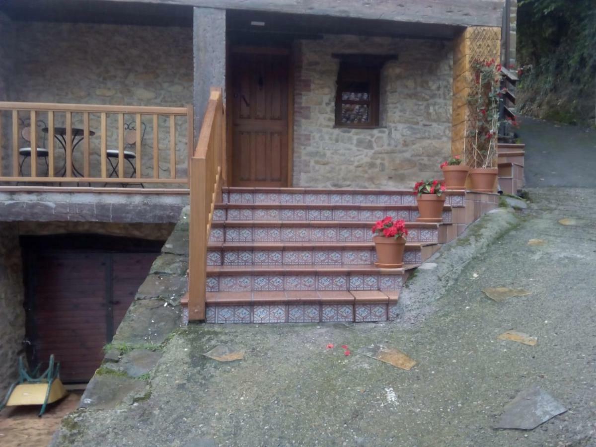 Casona Angliru Apartment Riosa Exterior photo
